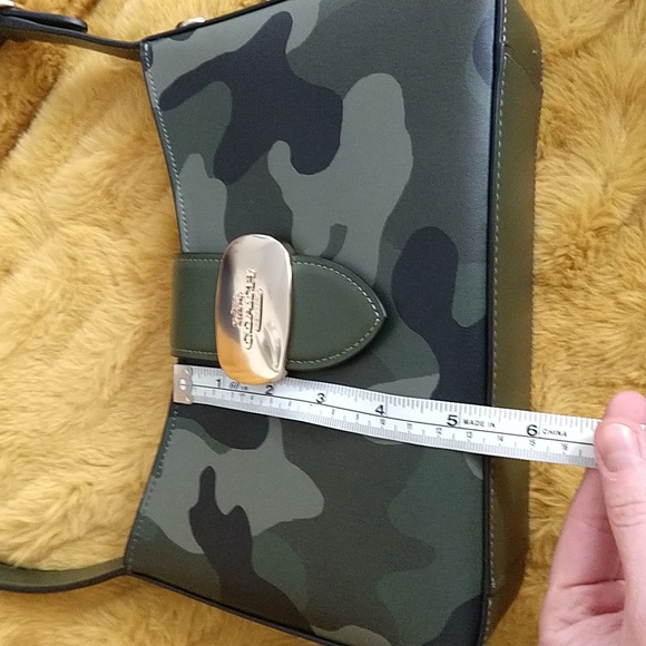 🆕 COACH Genuine Leather Small Camo Purse - Picture 6 of 16